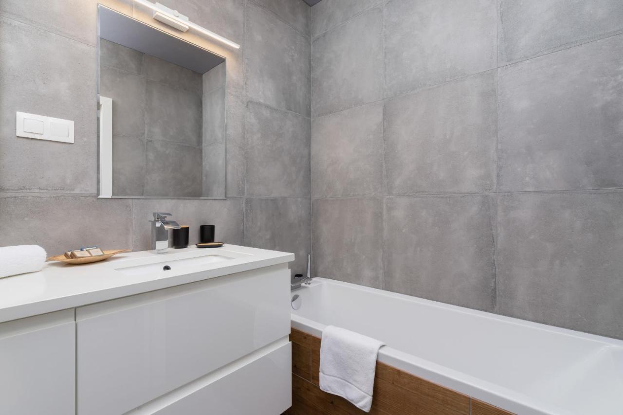 Krowodrza Apartment Premium With Balcony By Renters Prestige Краков Экстерьер фото